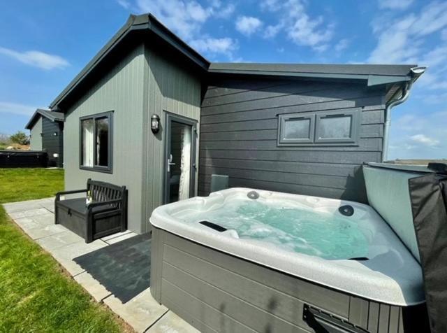 *Luxury Holiday Home With Hot Tub Close To Beach* Penally المظهر الخارجي الصورة
