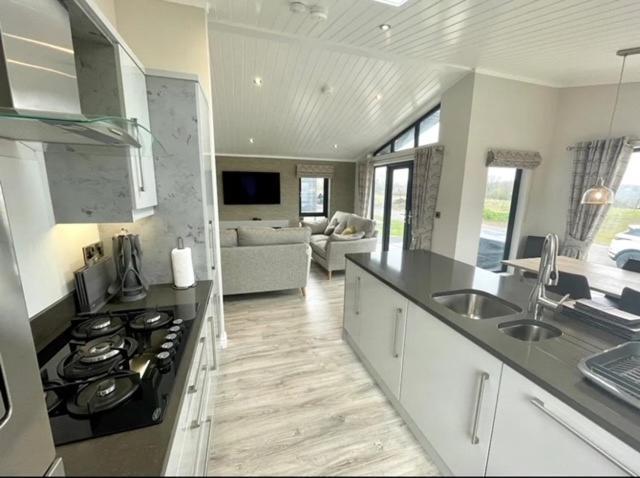 *Luxury Holiday Home With Hot Tub Close To Beach* Penally المظهر الخارجي الصورة